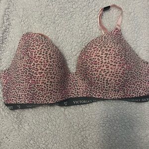 Victorias Secret Lightly lined wireless bra 34DDD
